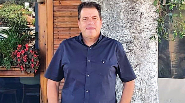 חזנוולד. גאה בקבוצת הנוער  (צילום: משה כהן)