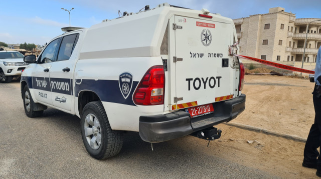 ניידת משטרה בזירה (צילום: דוברות המשטרה)