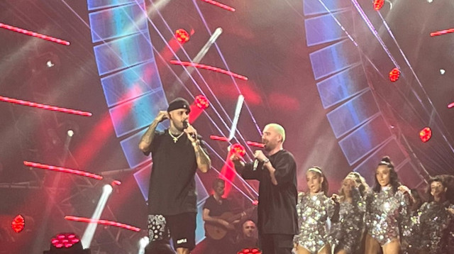 עומר אדם וניקי ג'אם בהופעה בפארק הירקון (צילום: שי רגב)