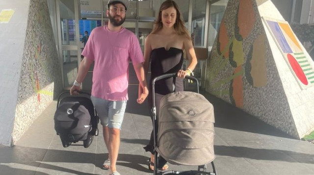 אלינה לוי ומשפחתה הטרייה יצאו מבית החולים (צילום: צ׳ינו)