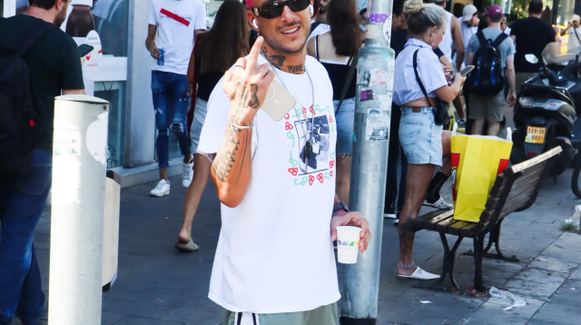 ג'וזי זירה עושה לנו אצבע משולשת (צילום: ניר פקין)