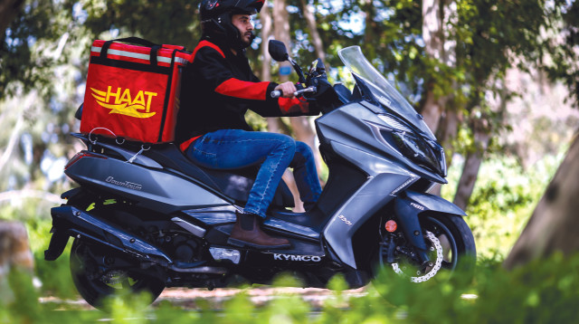 שליח HAAT  צילום מחמוד זידאן (צילום: מחמוד זידאן)