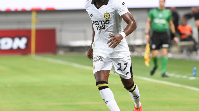 פטריק טוומאסי שחקן מכבי נתניה (צילום: ברני ארדוב)