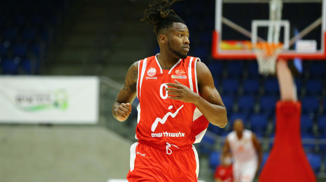 אריק גריפין שחקן הפועל באר שבע (צילום: לירון מולדובן)