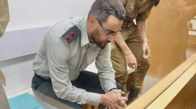 סא"ל דן שרוני בבית הדין הצבאי (צילום: אבשלום ששוני)