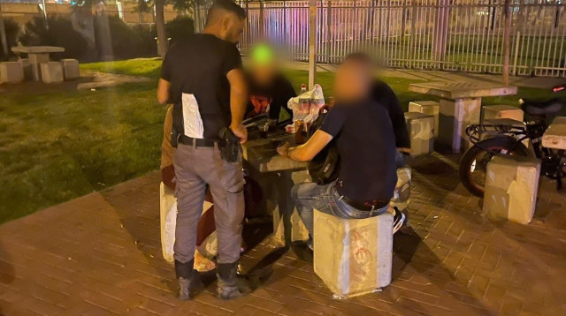 מבצע אכיפה ברחבי העיר (צילום: דוברות עיריית פתח תקווה)