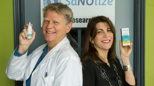 ד"ר גילי רגב וד"ר כריס מילר- יזמי הסטארט-אפ SaNOtize (צילום: SaNOtize)