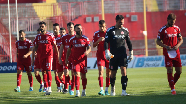 שחקני הפועל תל אביב (צילום: אתר רשמי, דוברות הפועל תל אביב)