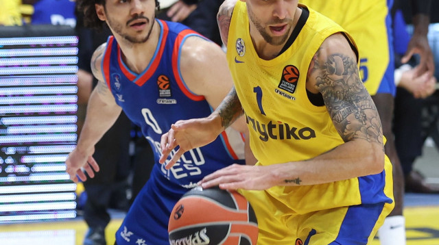 הכל עדיין פתוח. ווילבקין מול לארקין (צילום: דני מרון)