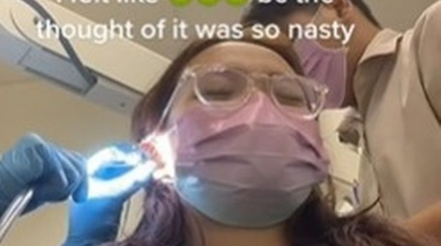 צעירה מסינגפור שפכה מי פה לתוך האוזן כדי להטביע חרק שנכנס פנימה (צילום: מתוך טיקטוק)