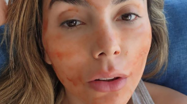 מימי בוליביאנה, מכינה מסכת פנים מדם הווסת שלה (צילום: מתוך אינסטגרם)