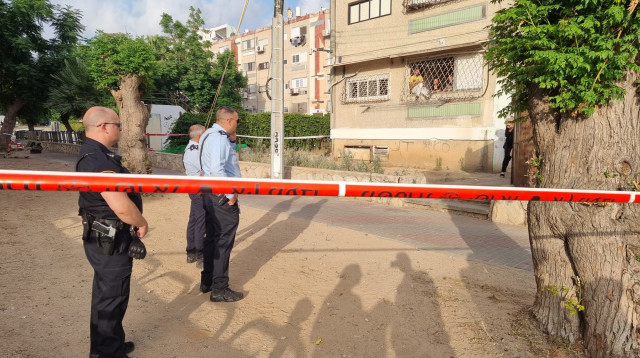 זירת הרצח באשקלון (צילום: דוברות המשטרה)