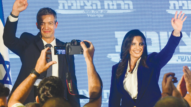 איילת שקד ויועז הנדל בעת השקת מפלגתם "הרוח הציונית" (צילום: אבשלום ששוני)