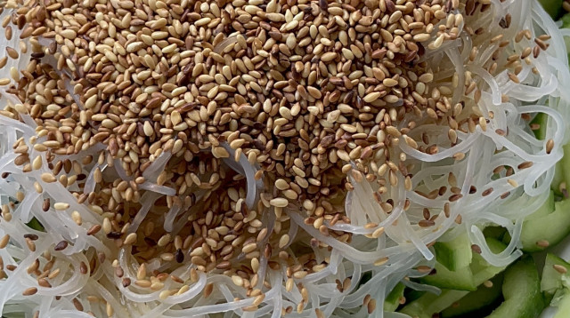 סלט מלפפונים אסייתי (צילום: לירון ספיר)