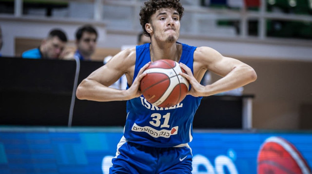 נועם יעקוב, שחקן נבחרת הנוער של ישראל (צילום: אתר רשמי, fiba.com)