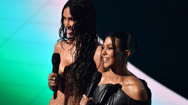 קורטני קרדשיאן, מייגן פוקס (צילום: ANGELA WEISS GettyImages)