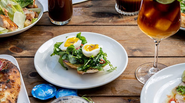 בראנץ קפאין בצ'נה (צילום: אסף קרלה)