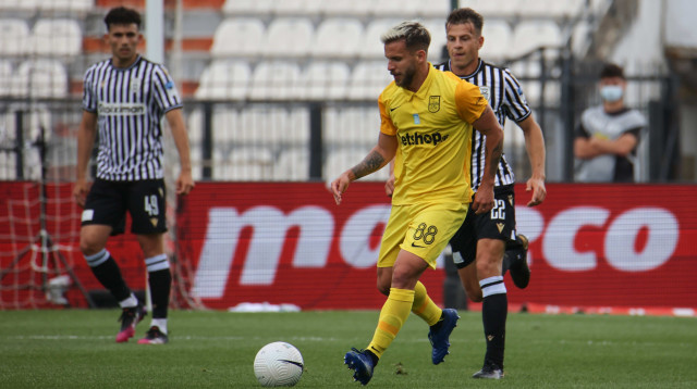 "מכבי תמיד חזקה". סאשה במדי אריס סלוניקי (צילום: רויטרס)