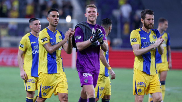 שחקני מכבי תל אביב שרן ייני, דניאל פרץ, ערן זהבי (צילום: דני מרון)