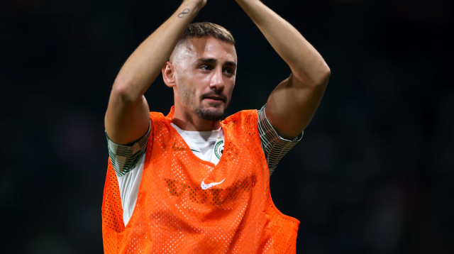 עומר אצילי שחקן מכבי חיפה בחימום (צילום: מאור אלקסלסי)