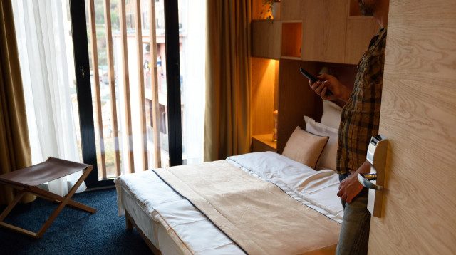 סודות של עובדת המלון שכדאי לכם להכיר (צילום: אינג'אימג')