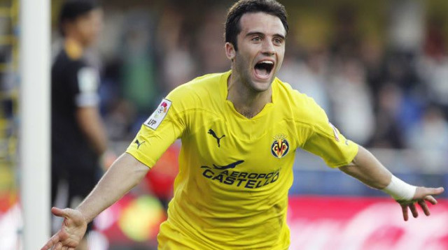 ג'וזפה רוסי שחקן ויאריאל חוגג שער (צילום: רויטרס)