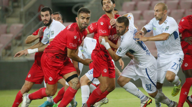 ההחלטה תתהפך? לא כל כך מהר. שחקני באר שבע בטרנר (צילום: אודי ציטיאט)