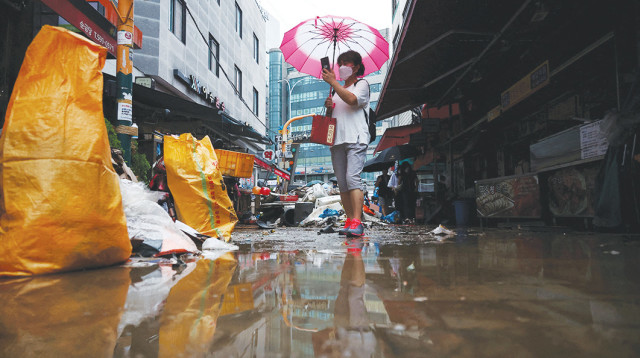 הצפות בסיאול (צילום: רויטרס)