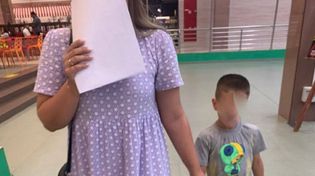 אם מרוסיה ניסתה למכור את בנה (צילום: מתוך פייסבוק)