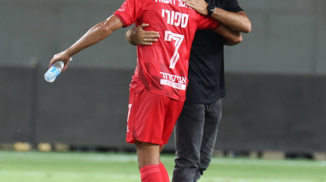 יקבל את מה שצריך. אליניב ברדה עם רמזי ספורי (צילום: דני מרון)