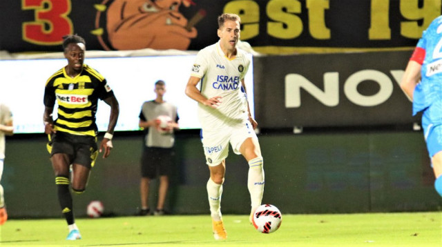 כדור רוחב מסוכן שכמעט הפך לשער. סבוריט (צילום: אתר רשמי, מכבי תל אביב)