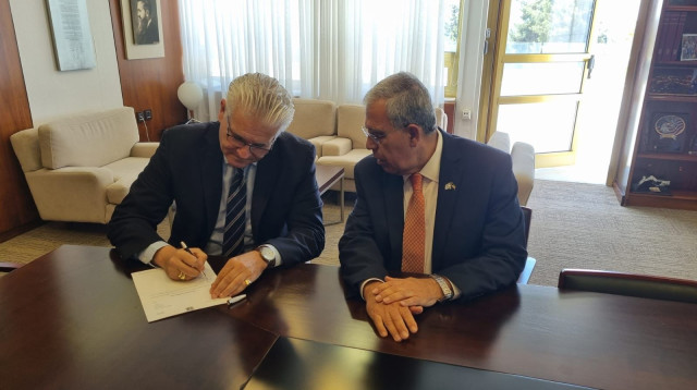 אלי אבידר ויו"ר הכנסת מיקי לוי (צילום: לשכת יו"ר הכנסת)