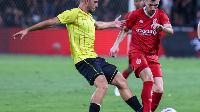 שחקן הפועל תל אביב אלן אוז'בולט, מול שחקן בית"ר ירושלים, אביאל זרגרי (צילום: דני מרון)