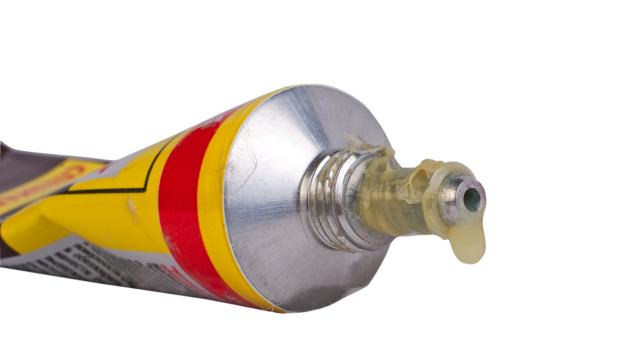 הדביק את איבר המין של אשתו הבוגדנית (צילום: אינג'אימג')