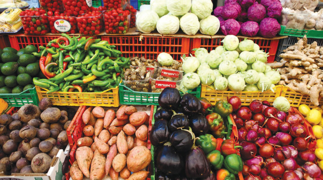 דוכן פירות וירקות (צילום: אדיר סולטן פלאש 90)