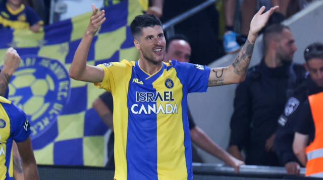 שחקן מכבי תל אביב סטיפה פריצה (צילום: דני מרון)