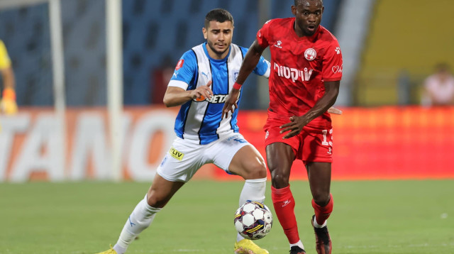 יוג'ין אנסה, שחקן הפועל באר שבע (צילום: אתר רשמי, קראיובה)