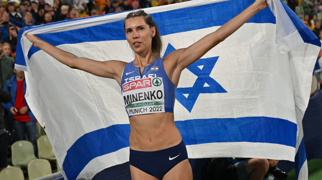 חנה קנייזבה מיננקו אחרי מדליית הארד באליפות אירופה במינכן (צילום: GettyImages, ANDREJ ISAKOVIC)