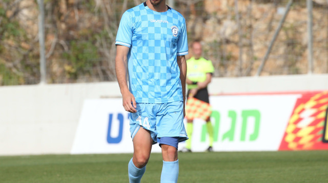 עדן הרשקוביץ', שחקן בית"ר תל אביב בת ים (צילום: אודי ציטיאט)