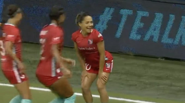 הכדורגלנית לואו לבונטה (צילום: צילום מסך, מתוך טוויטר)