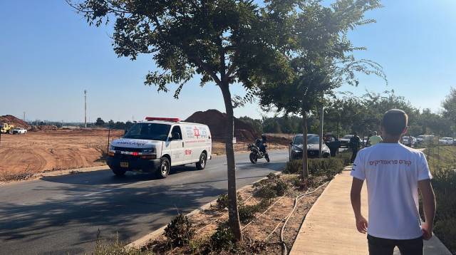 זירת אירוע הירי סמוך לשפיים (צילום: אסף דומן, תיעוד מבצעי מד"א)