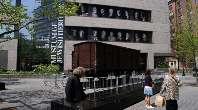 רחבת הכניסה למוזיאון המורשת היהודית בניו יורק (צילום: רויטרס)