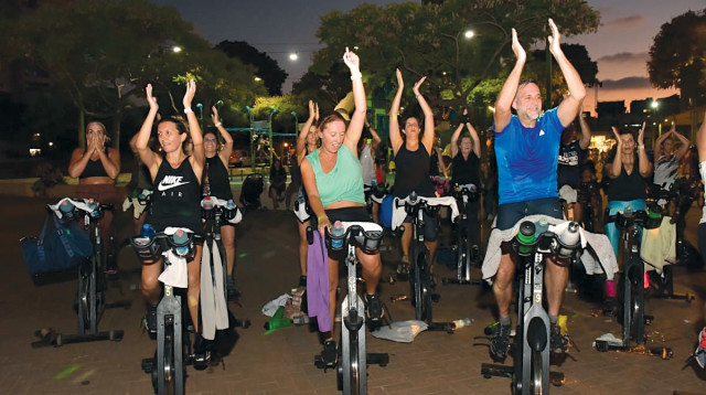 מרתון ספינינג בשקיעה (צילום: הלל טרבלסי, מנהל מחלקת ספורט עממי)