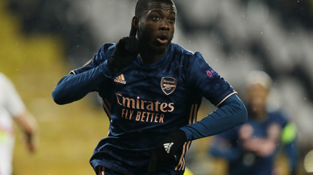 ניקולא פפה שחקן ארסנל חוגג שער (צילום: רויטרס)