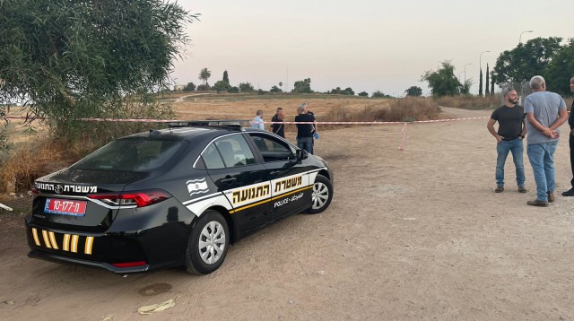 תמונה מזירת האירוע ברחובות (צילום: דוברות המשטרה)