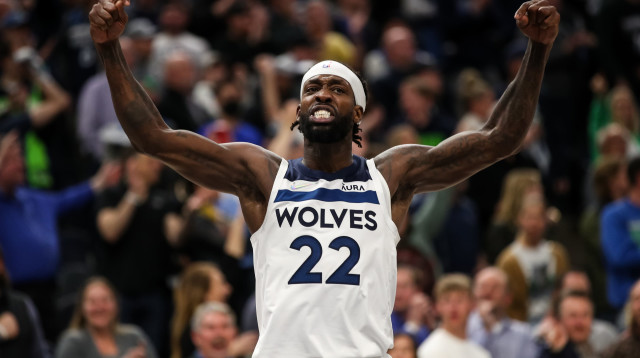 פטריק בברלי אחרי הניצחון של מינסוטה טימברוולבס על הקליפרס (צילום: GettyImages, David Berding)