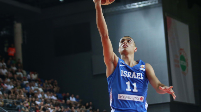 דאג להחזיר את חבריו מפיגור. מדר (צילום: אודי ציטיאט)