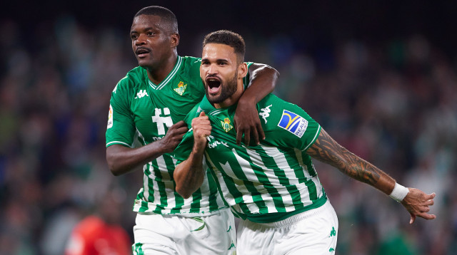 השאיר את בטיס במקום השלישי. וויליאן ז'וזה חוגג עם וויליאם קרבאליו (צילום: GettyImages, Fran Santiago)