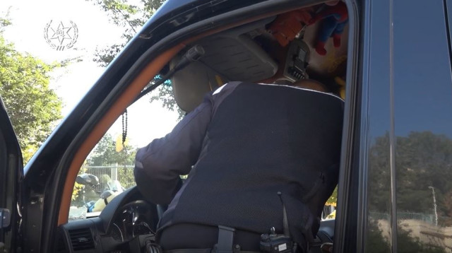 פעילות שוטרי התנועה של מחוז ירושלים בנושא תקינות רכבי היסעים (צילום: דוברות המשטרה)