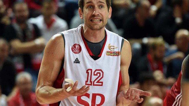 מתן נאור שחקן הפועל תל אביב (צילום: ברני ארדוב)